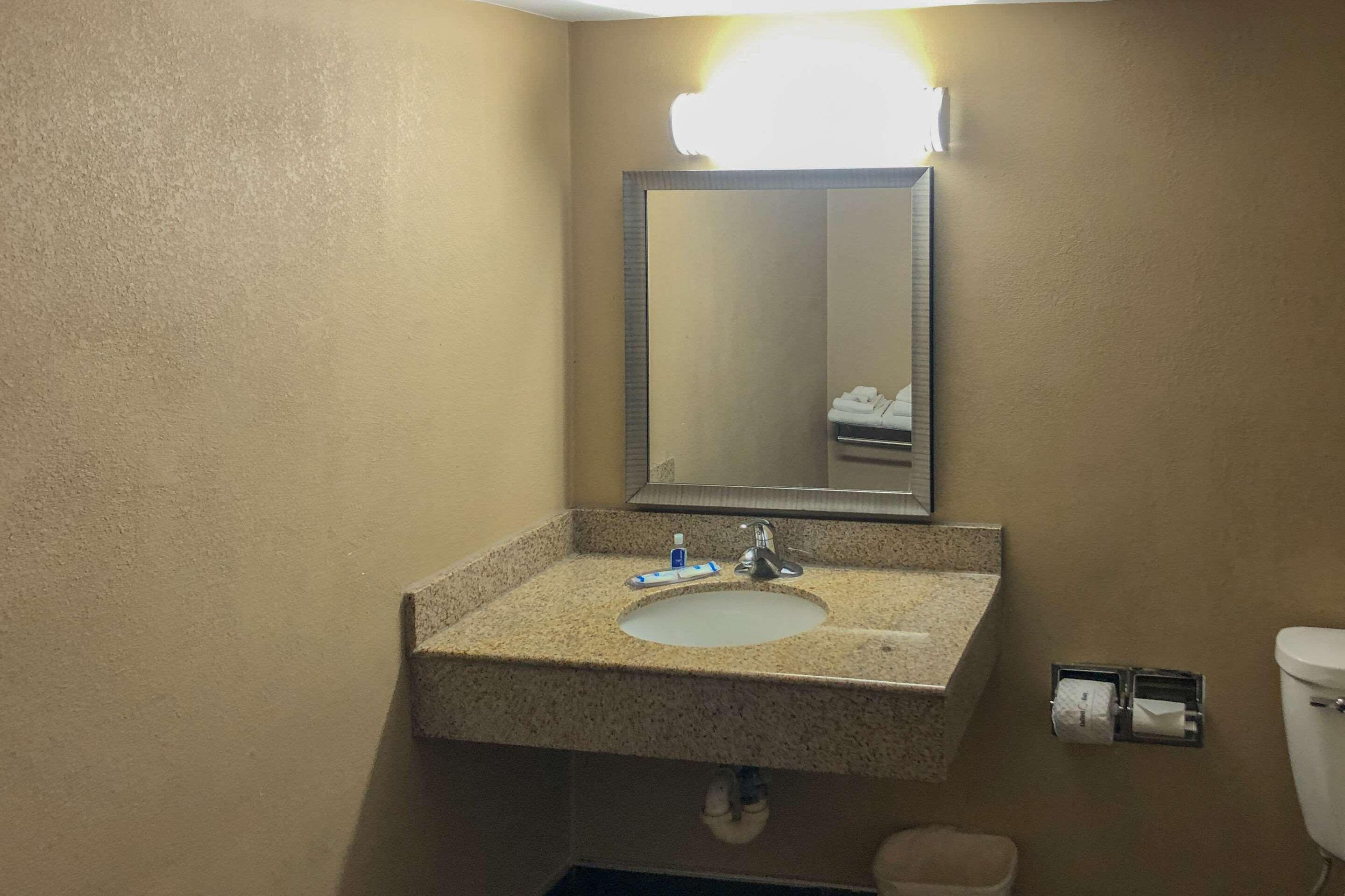 Rodeway Inn Joint Base Andrews Area Camp Springs Εξωτερικό φωτογραφία